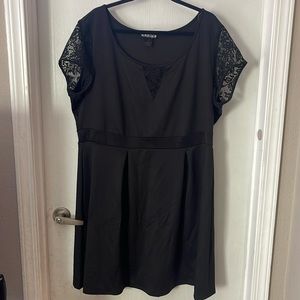 Black babydoll dress from Paperdoll. Size 3X. Lace sleeves and pleated waist.